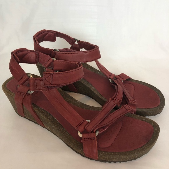teva ysidro universal sandals